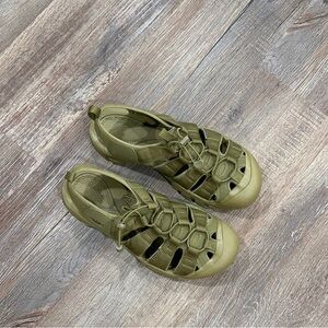 Keen Newport H2 Men’s size 10.5 Monochrome/Olive Drab